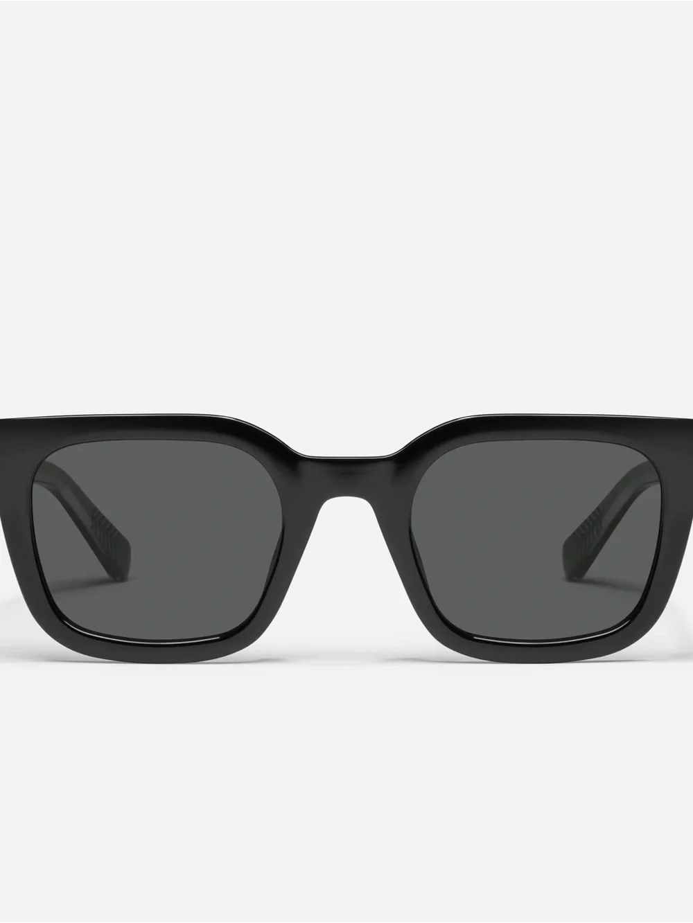 QUAY GAME OVER NWT Black Frame / Smoke Polarized Lens